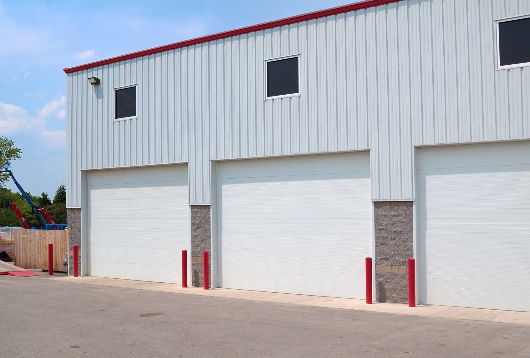 Insulated sandwich garage door for commercial use