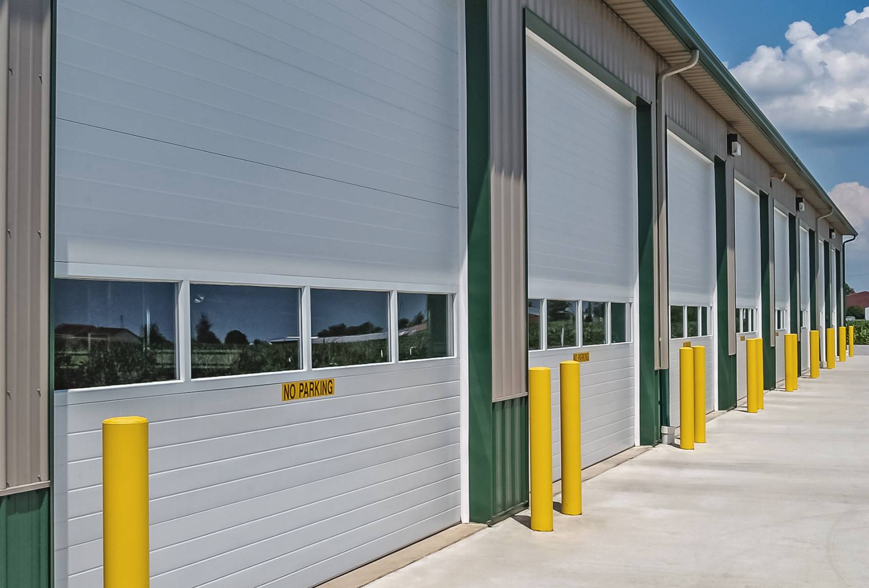 Insulated sandwich garage door for commercial use
