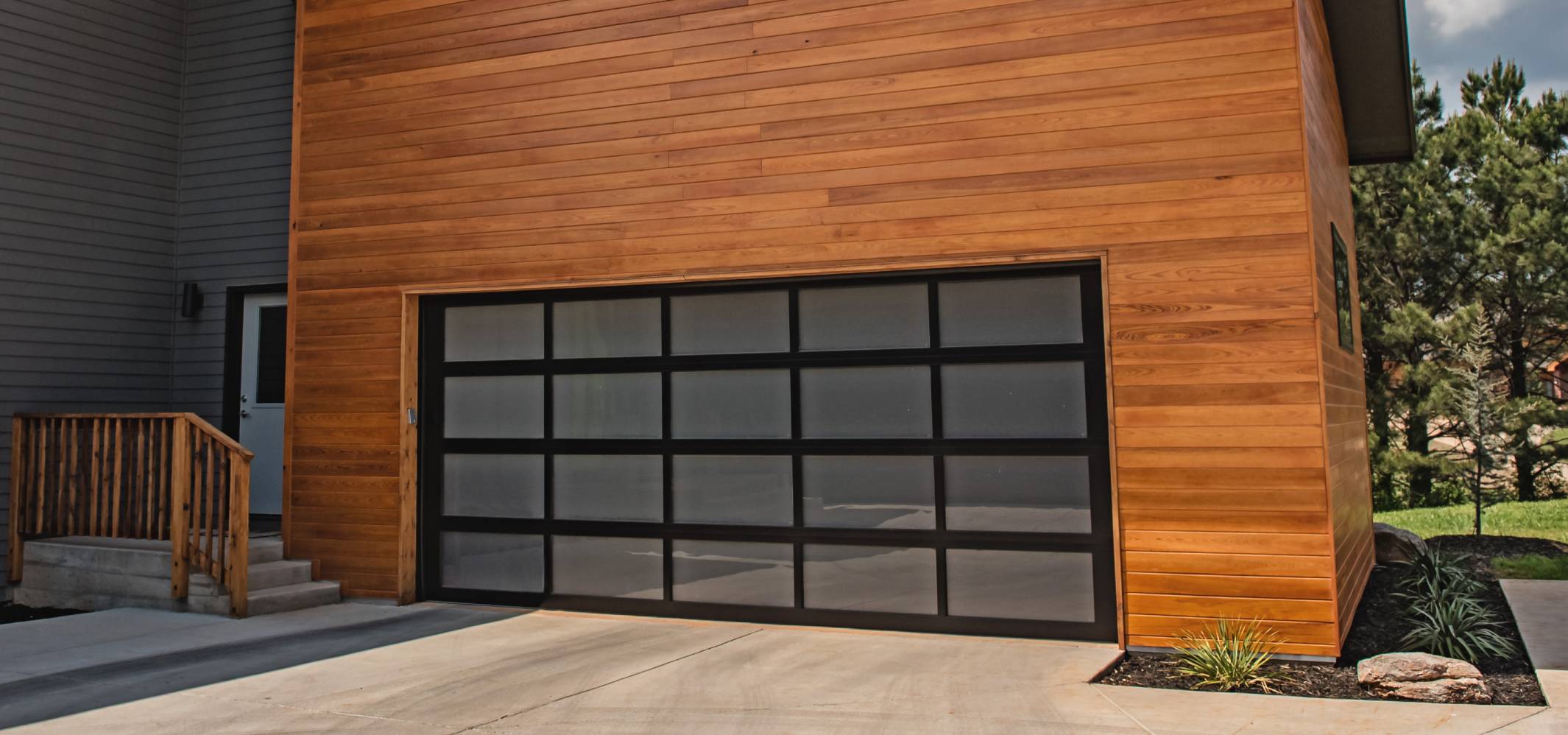 Full-View Aluminum shown in black