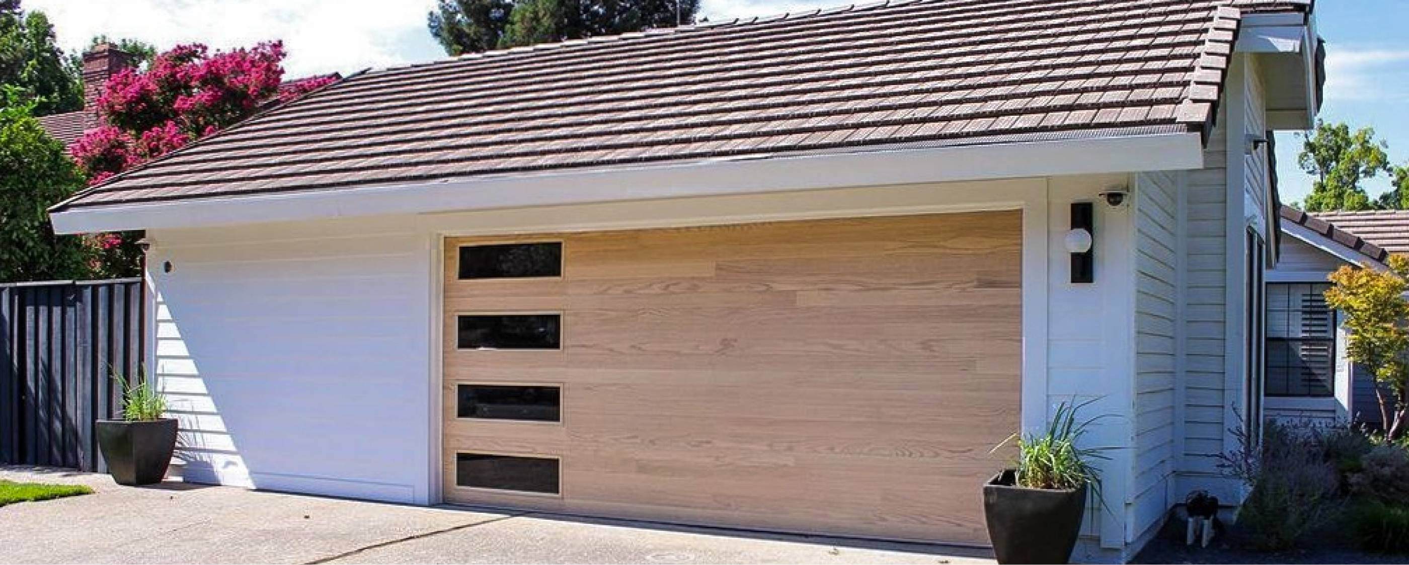 Planks garage door in natural oak