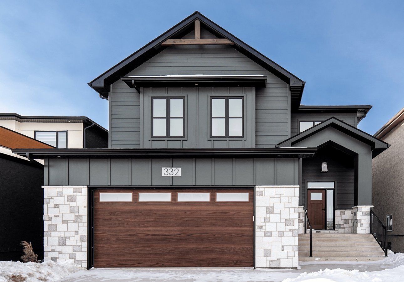 C.H.I. Skyline Flush door in dark oak woodtone