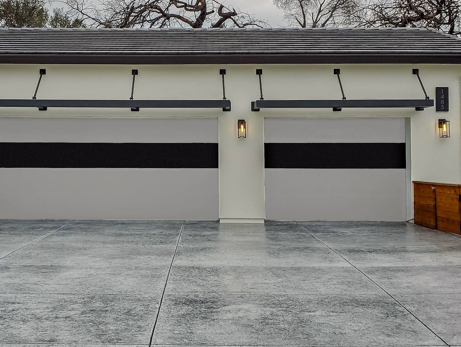Light grey garage doors in ash gray